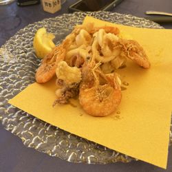 Ristorante Il Castello - Excellent Calamari and shrimp, lightly breaded with flour and fried.