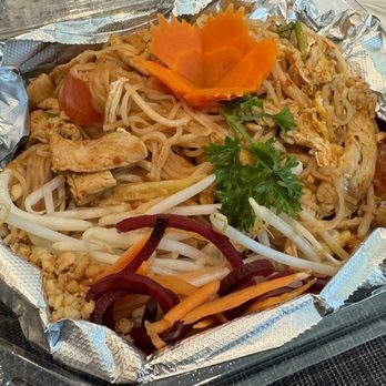 Lone Tree Thai Cuisine - Pad Thai - Thai Near Me - Brentwood, California