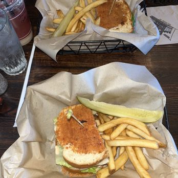 Hennessey's Tavern - Frisco Burger - Juice Bars & Smoothies Near Me - Seal Beach, California