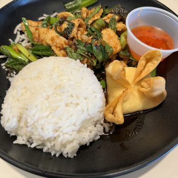 Lulu's Thai Noodle Shop - Lunch serving - Thai Near Me - Overland Park, Kansas