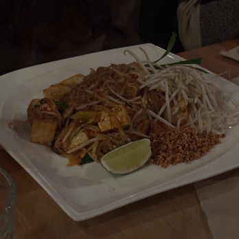 Bai Tong Thai Street Cafe - Tofu Pad Thai - Thai Near Me - Seattle, Washington