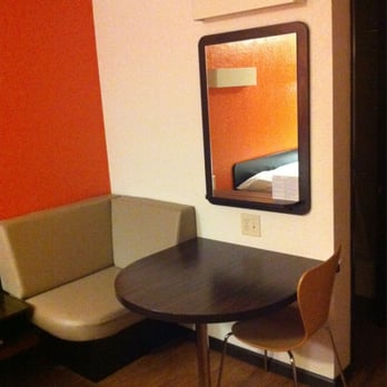 Motel 6 - Sitting area - Hotels Near Me - Willows, California
