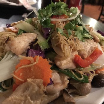 Cafe Hoang - Mi Xáo Gá - Chicken with soft yellow egg noodles and mixed vegetables. Very good! - Vietnamese Near Me - Chicago, Illinois Cafe Hoang - Mi Xáo Gá - Chicken with soft yellow egg noodles and mixed vegetables. Very good! - Vietnamese Near Me - Chicago, Illinois