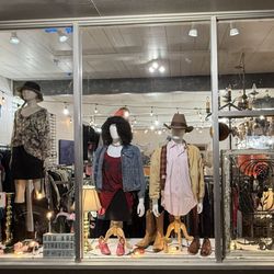 Oregon Fiber Traders - OFT Store window