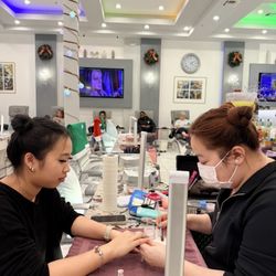 Deluxe Nails & Spa Aliana