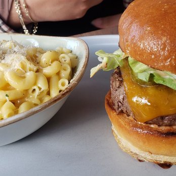 The Salted Pig - Classic burger with mac n cheese - Gastropubs Near Me - Riverside, California