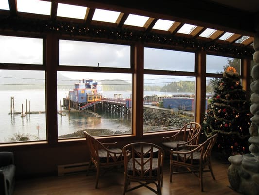 Tofino Hostel / HI Whalers On The Point Guesthouse by null