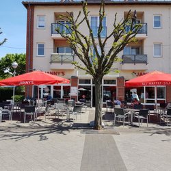 Janny's Eis - Sitzplätze im Freien