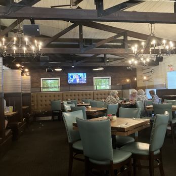 Lou Malnati's Pizzeria - Dining Room - Pizza Near Me - Elk Grove, Illinois Lou Malnati's Pizzeria - Dining Room - Pizza Near Me - Elk Grove, Illinois
