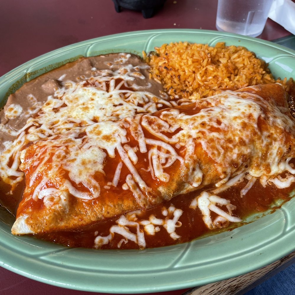 El Tapatio Authentic Mexican Restaurant - Beef burrito - Mexican Near Me - Rainier, Oregon El Tapatio Authentic Mexican Restaurant - Beef burrito - Mexican Near Me - Rainier, Oregon