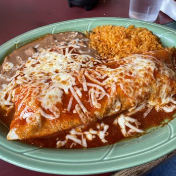 El Tapatio Authentic Mexican Restaurant - Beef burrito - Mexican Near Me - Rainier, Oregon