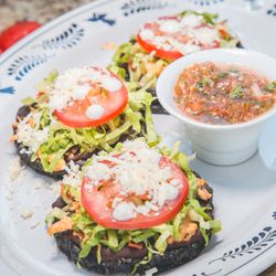 Raíces - Chicken Tinga Sopes