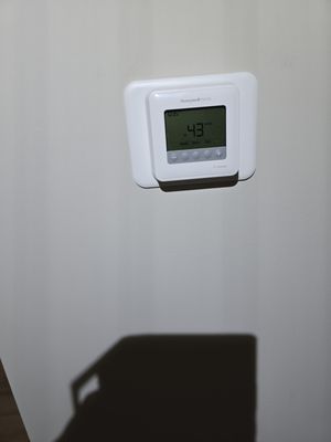 Claras Handymans services Logo