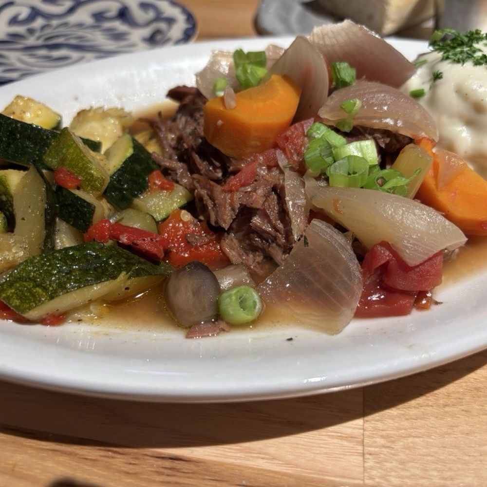 Black Oak Grill - Pot Roast (lunch portion) - American Near Me - Branson, Missouri