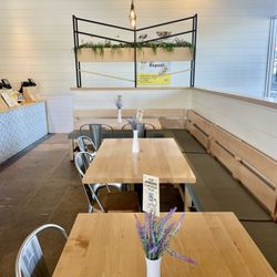 Modern Market Eatery - Overview of the dining room