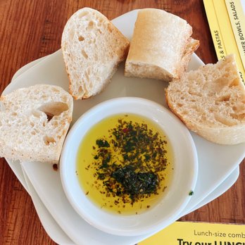 California Pizza Kitchen - First time the bread brought out - Pizza Near Me - Riverside, California