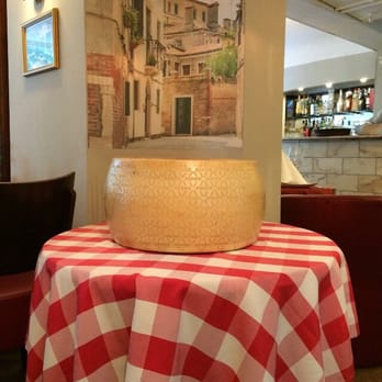 Arabella - Und das finde ich sehr sehr Grill das die heißen Nudeln im Parma käse gewälzt werden lecker - Italian Near Me - Hamburg, HH