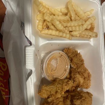 Raising Cane's Chicken Fingers - Ordered a 3 finger combo..very good customer service..Keats was my cashier and she was very nice with quick service! Well done - Fast Food Near Me - Glendale, Arizona