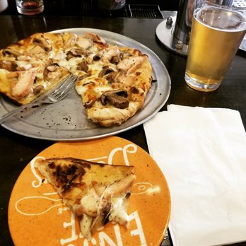 Knuth Brewing Company - White pizza with chicken and mushrooms. Harvest Fresh Mackinac IPA. - Coffee & Tea Near Me - Ripon, Wisconsin