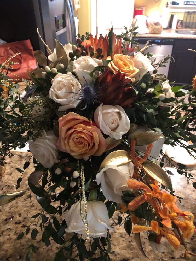 FLOWERS BY LINDA Updated October 2024 380 E Pine St, Ponchatoula