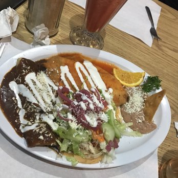 Laihoo's Bisquets - Combinacion: Chile Relleno, Enchilada de Mole y Tostada de Pollo jugo de naranja con fresa!! - Mexican Near Me - Tijuana, BCN Laihoo's Bisquets - Combinacion: Chile Relleno, Enchilada de Mole y Tostada de Pollo jugo de naranja con fresa!! - Mexican Near Me - Tijuana, BCN