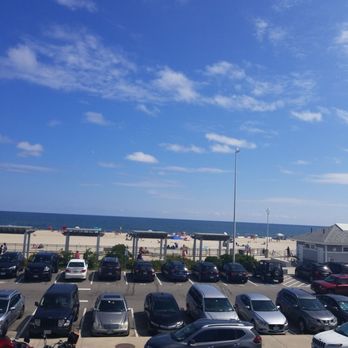 Bernies Beach Bar - Lunch on the beach - Bars Near Me - Hampton, New Hampshire