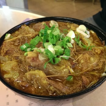 九記牛腩 - There seems to be more meat on the curry one for some reason? - Cantonese Near Me - Hong Kong, HK