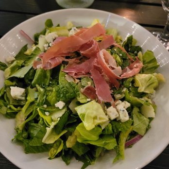 Vitello's Restaurant - Insalada di Mateo - Italian Near Me - Studio City, California Vitello's Restaurant - Insalada di Mateo - Italian Near Me - Studio City, California