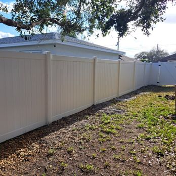 Ergeon - White privacy vinyl - Fences & Gates Near Me - Jacksonville, Florida Ergeon - White privacy vinyl - Fences & Gates Near Me - Jacksonville, Florida
