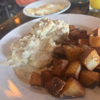 Oakstone Recreational - Biscuits and gravy - American Near Me - Cottage Grove, Wisconsin