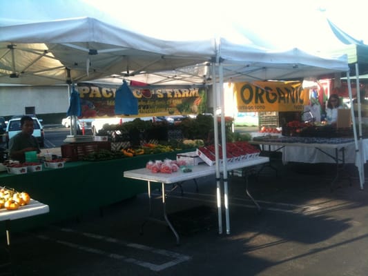 Sherman Oaks Farmers Market by null