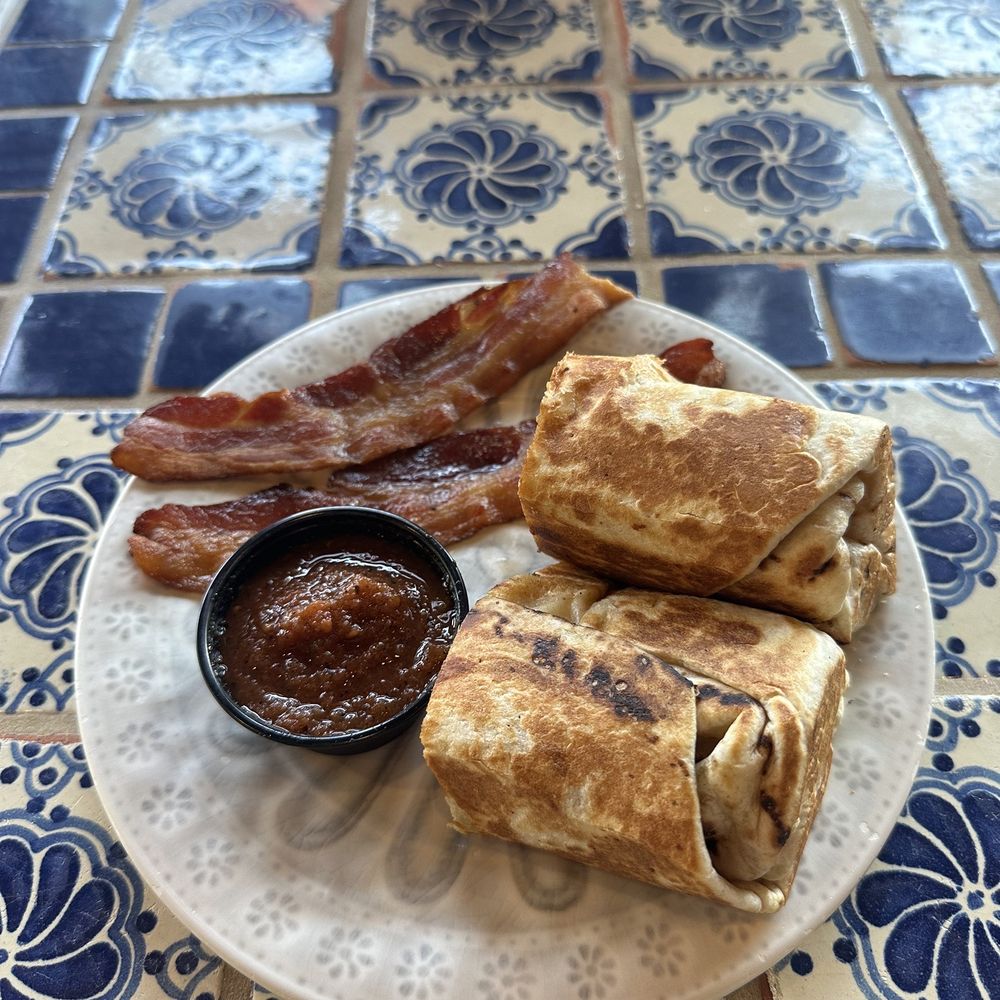 Good vibes + excellent noms. High recommend. Good vibes + excellent noms. High recommend.