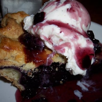 Oarweed Restaurant - Blueberry Pie - ala mode! - Seafood Near Me - Ogunquit, Maine