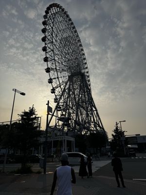 Tempozan Ferris Wheel by null