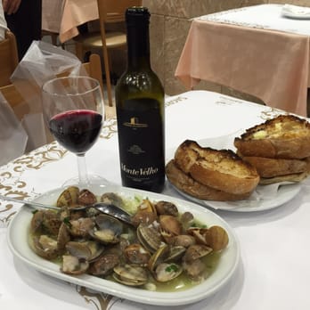 Cervejaria Ramiro - Clams and the yummy bread - Seafood Near Me - Lisbon, 11