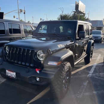 Van Nuys CDJR - Awesome - Car Dealers Near Me - Van Nuys, California Van Nuys CDJR - Awesome - Car Dealers Near Me - Van Nuys, California