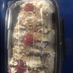 Beyond 76 Gas & Mart - Banana split was photo worthy