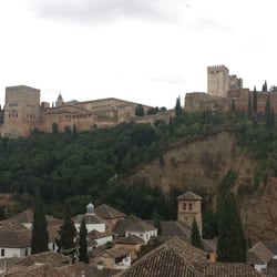 Apartamentos Turísticos Alhambra - The view of the alhambra from the roof of the hotel