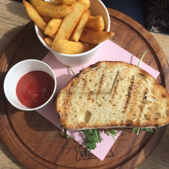 The Collaroy - Steak sandwich - Pubs Near Me - Collaroy, NSW