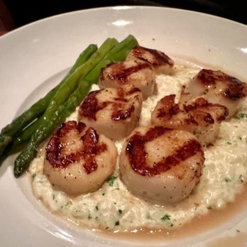 Seasons 52 - Caramelized Grilled Sea Scallops - New American Near Me - Burlington, Massachusetts