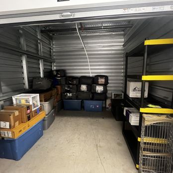 D&L Moving & Storage - They places everything in my unit according to how I asked for it to be. - Movers Near Me - Sherman Oaks, California D&L Moving & Storage - They places everything in my unit according to how I asked for it to be. - Movers Near Me - Sherman Oaks, California