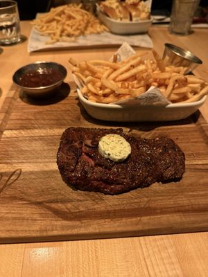 Lucille's Oyster Dive by null