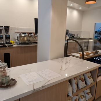 Marlowe Coffee & Eatery - Empty counter and MIA staff - Coffee & Tea Near Me - Los Angeles, California Marlowe Coffee & Eatery - Empty counter and MIA staff - Coffee & Tea Near Me - Los Angeles, California