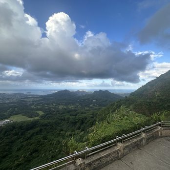 Nuuanu Pali Lookout - Local Flavor Near Me - Kaneohe, Hawaii Nuuanu Pali Lookout - Local Flavor Near Me - Kaneohe, Hawaii