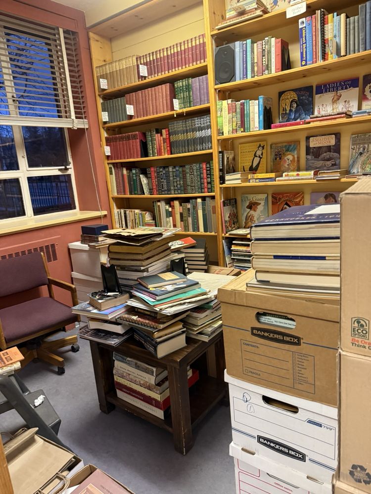 Palace Avenue Books Logo