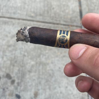 Davidoff of Geneva Brooklyn - Undercrown Maduro Corina Viva by Drew Estate - Tobacco Shops Near Me - Brooklyn, New York Davidoff of Geneva Brooklyn - Undercrown Maduro Corina Viva by Drew Estate - Tobacco Shops Near Me - Brooklyn, New York