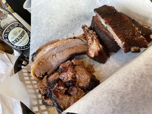 Smokin Yard's BBQ by null