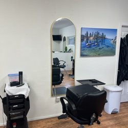 Classic Cuts - Salon station
