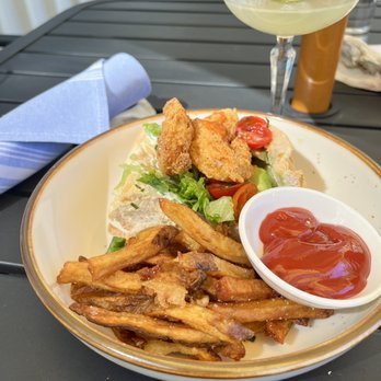 Community Table - Split shrimp po'boy - Comfort Food Near Me - Mt Pleasant, South Carolina Community Table - Split shrimp po'boy - Comfort Food Near Me - Mt Pleasant, South Carolina