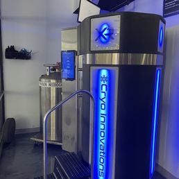 Cryotherapy tank
